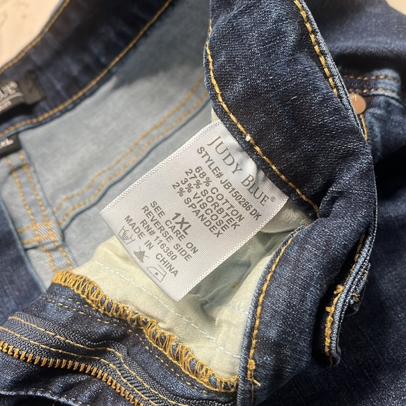 Judy Blue 1XL Jean Shorts - Picture 3 of 11